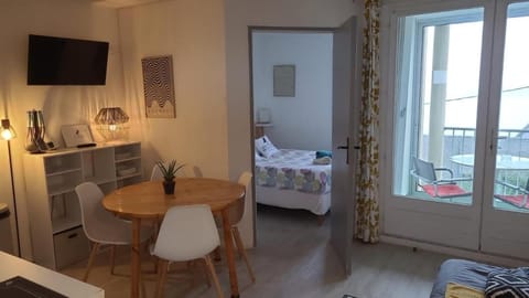 TV and multimedia, Living room, Dining area, Bedroom