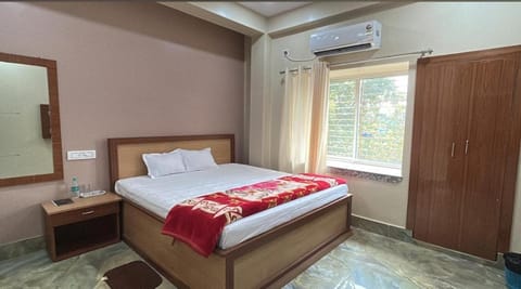 Bed, Photo of the whole room, Bedroom, wardrobe, air conditioner