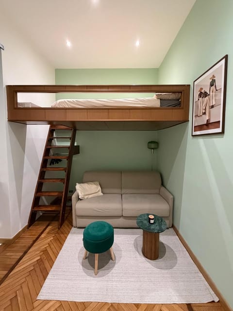 Photo of the whole room, Bedroom