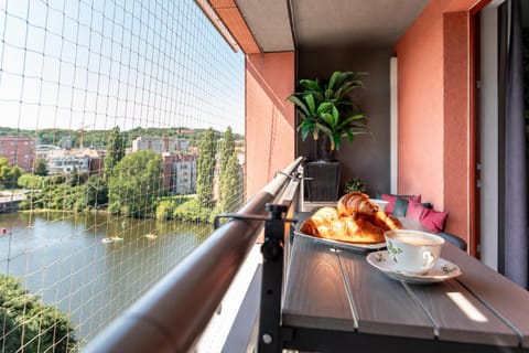 Day, Balcony/Terrace, City view, River view