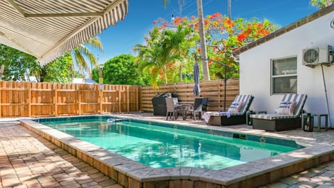 Dining area, Swimming pool, Swimming pool, sunbed