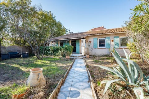 Property building, Garden, Garden view
