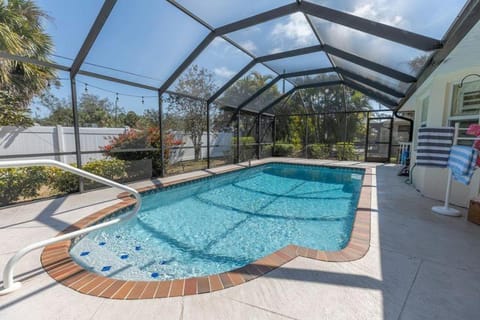 Heated saltwater pool pet friendly close to beaches House in Port Charlotte