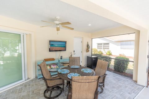 Heated saltwater pool pet friendly close to beaches House in Port Charlotte