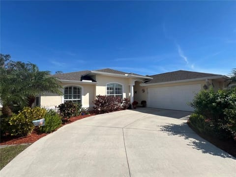 Heated saltwater pool pet friendly close to beaches House in Port Charlotte