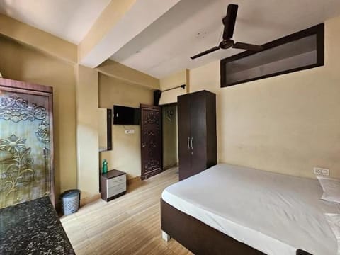 Communal lounge/ TV room, Bed, TV and multimedia, Bedroom
