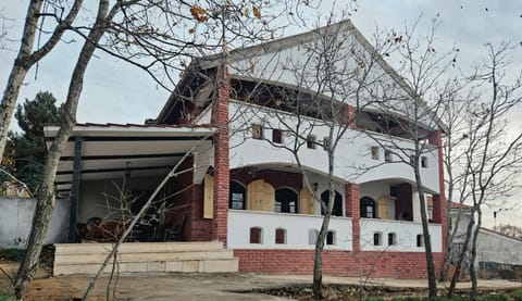 Property building, Facade/entrance, Day