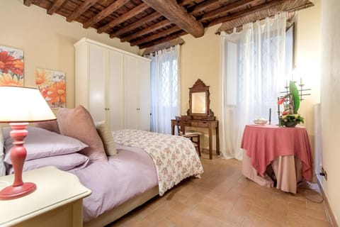 Bed, Photo of the whole room, wardrobe