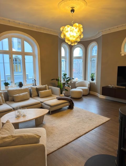 Communal lounge/ TV room, Living room, Evening entertainment