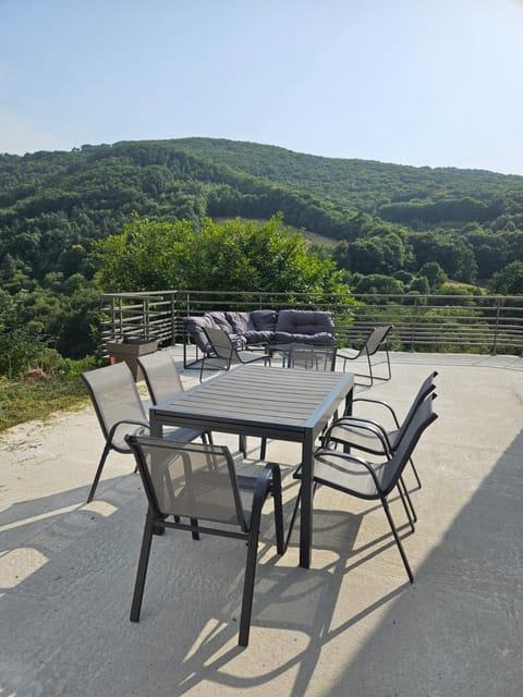 Patio, Natural landscape, View (from property/room), Balcony/Terrace, Dining area, Mountain view