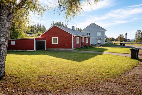 Property building, Spring, Day, Neighbourhood, Garden, Garden view, Street view