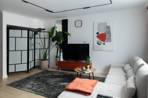 TV and multimedia, Living room, Seating area, Evening entertainment