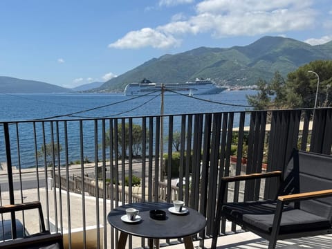 View (from property/room), Balcony/Terrace, Sea view