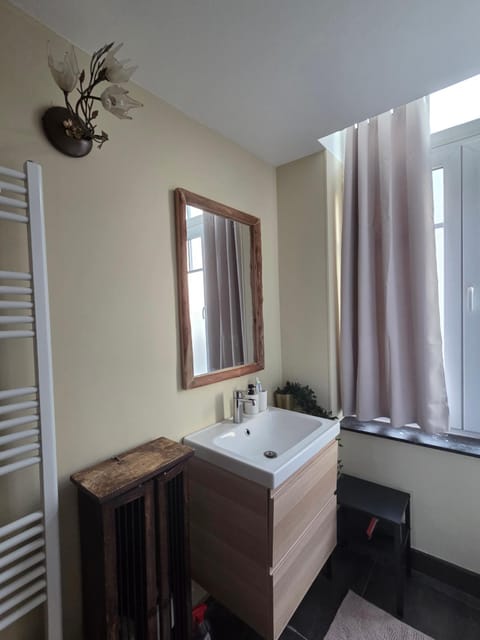 The Amber Lounge, 1040 Brussels Apartment in Ixelles