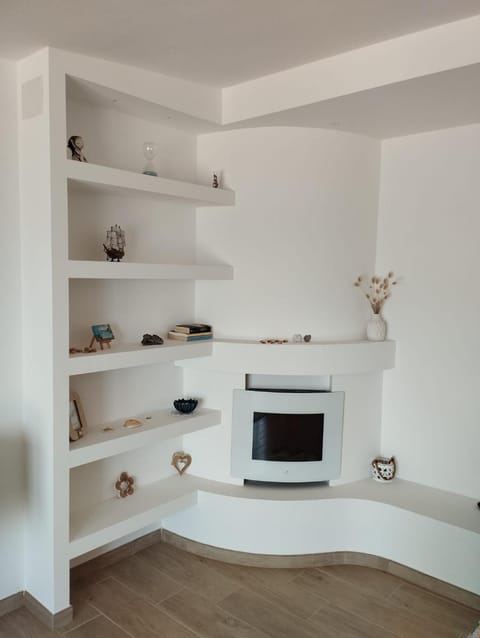 Living room, fireplace