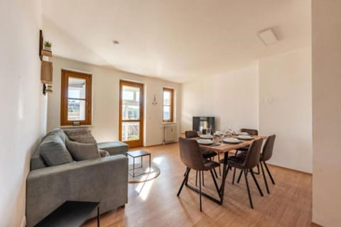 Communal lounge/ TV room, TV and multimedia, View (from property/room), View (from property/room), Living room, Seating area, Dining area, Food, Food, Entertainment, Entertainment, Lunch, Lunch, Dinner, Dinner, storage, storage