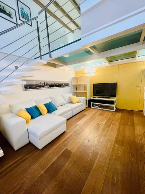 Communal lounge/ TV room, TV and multimedia, Living room, Seating area, Evening entertainment