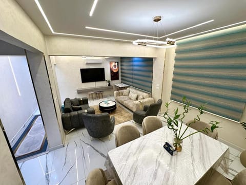 TV and multimedia, Living room, Lounge or bar, Dining area