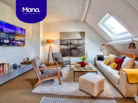 Library, TV and multimedia, Living room, Seating area