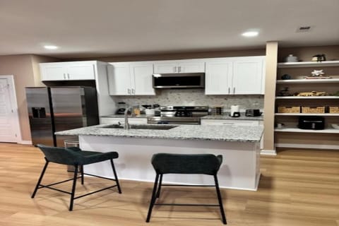 The Blue Venue-Periwinkle Apartment in Clarksville