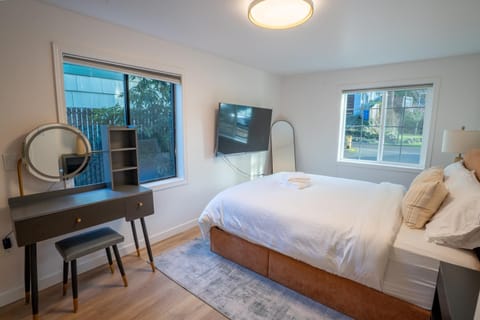 Modern 3BR - Rare AC in Seattle - Family-Friendly Apartment in Lake City