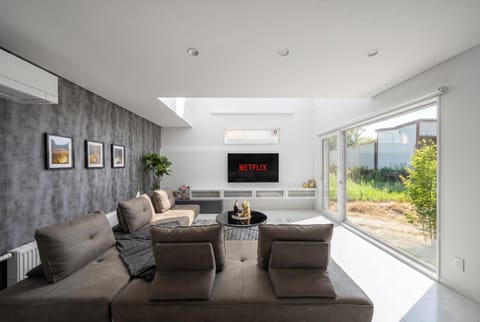 TV and multimedia, Living room, Seating area