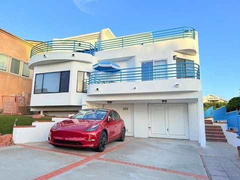 6BR5BA Hot Tub Steps to Beach Parking Pet Friendly Villa in Del Mar