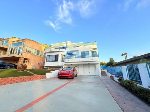 6BR5BA Hot Tub Steps to Beach Parking Pet Friendly Villa in Del Mar