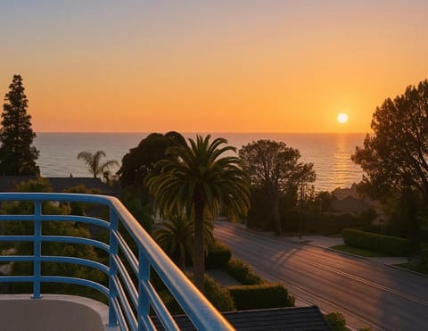 6BR5BA Hot Tub Steps to Beach Parking Pet Friendly Villa in Del Mar