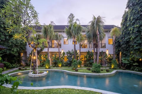 Property building, Garden, Garden view, Pool view, Swimming pool