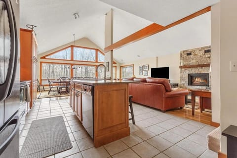 TV and multimedia, Kitchen or kitchenette, Living room, Dining area, dishwasher, oven, pet friendly
