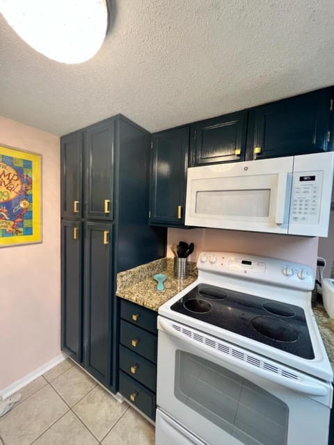 Sugar Beach 330 Family Friendly Vacation Sleeps 8 Apartment hotel in Orange Beach