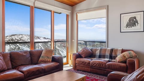 Living room, Mountain view
