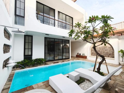 Property building, Patio, Day, Garden, View (from property/room), Balcony/Terrace, Living room, Seating area, Garden view, Pool view, Swimming pool, sunbed