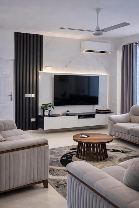 Communal lounge/ TV room, TV and multimedia, Living room, Seating area
