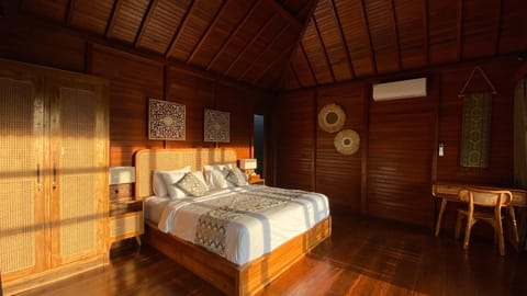 Bed, Photo of the whole room, Bedroom, air conditioner
