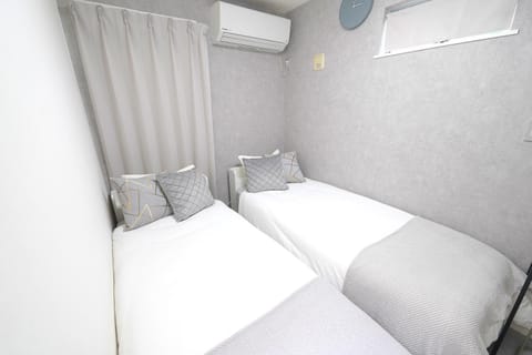 Bed, Photo of the whole room, Bedroom, air conditioner