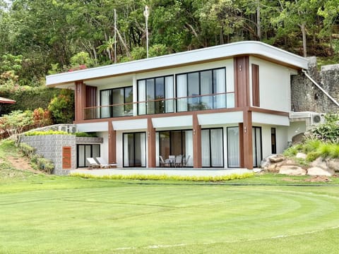 Property building, Spring, Day, Natural landscape, Golfcourse, Minigolf, Garden view
