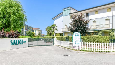 Property building, Neighbourhood