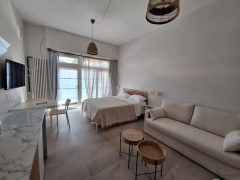 Bed, TV and multimedia, Living room, Photo of the whole room, Bedroom