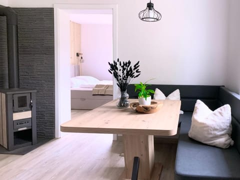 Bed, Living room, Photo of the whole room, Decorative detail, Seating area, Dining area, Bedroom, fireplace