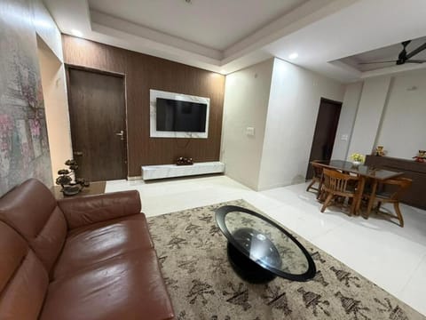 Communal lounge/ TV room, TV and multimedia, Living room, Seating area, Evening entertainment