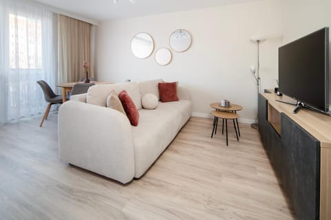 Communal lounge/ TV room, TV and multimedia, Living room, Seating area, Evening entertainment