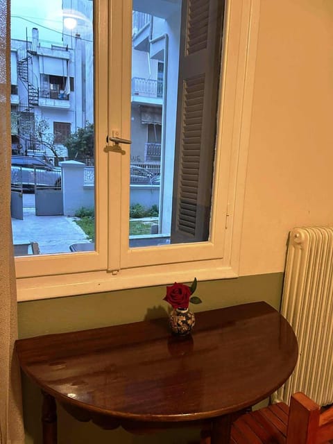 Private room for 3 in a dorm 5' from metro Vacation rental in Athens