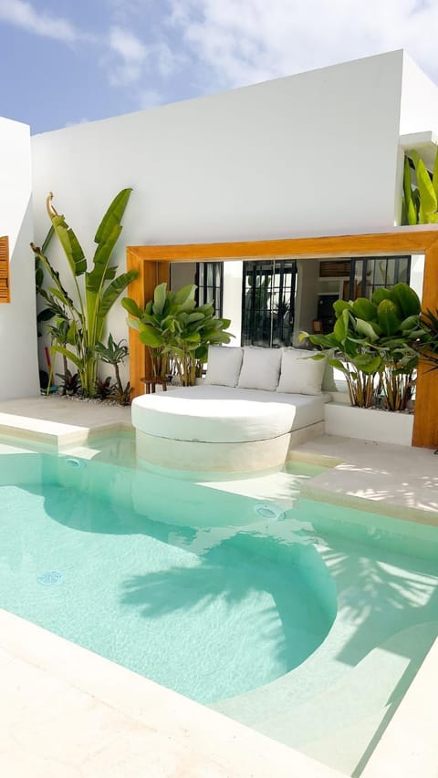 Swimming pool, Swimming pool
