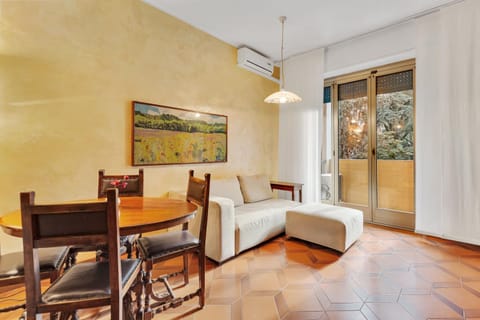 Living room, Seating area, Dining area, air conditioner