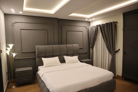Bed, Living room, Photo of the whole room, Bedroom, wardrobe