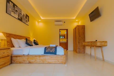 Bed, TV and multimedia, Bedroom