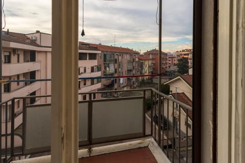 Property building, Day, View (from property/room), Balcony/Terrace, City view