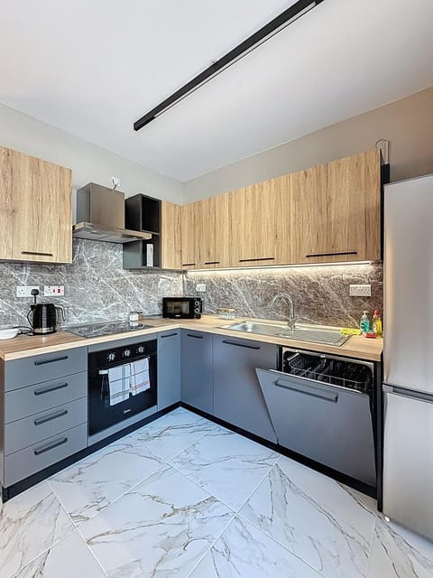 Kitchen or kitchenette, dishwasher, stove